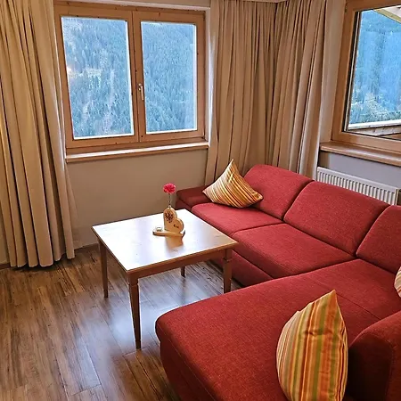 Kroeller Apartment *
